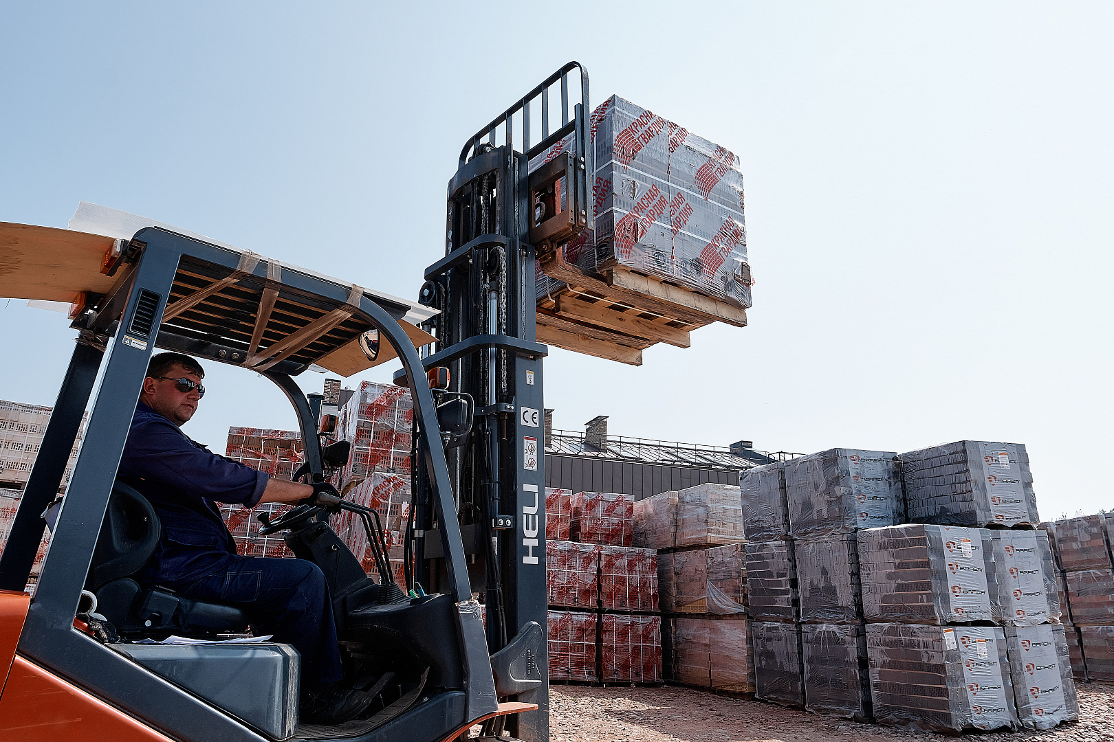 Доставка и хранение материала